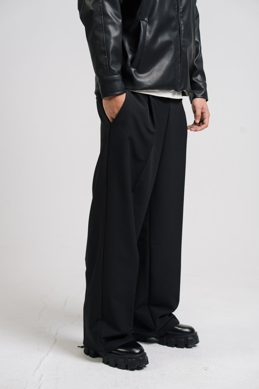 VIO Noir Pants