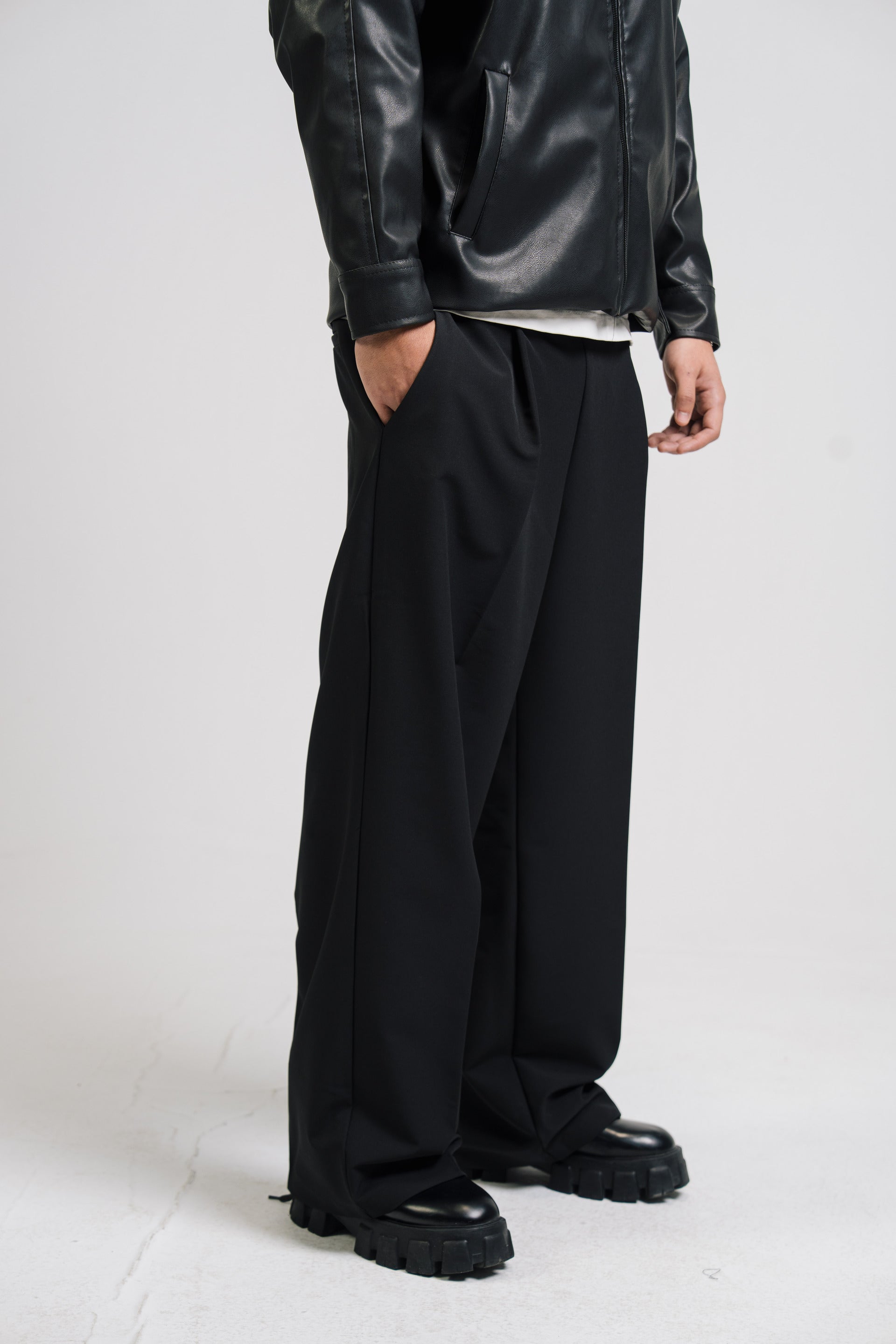 VIO Noir Pants